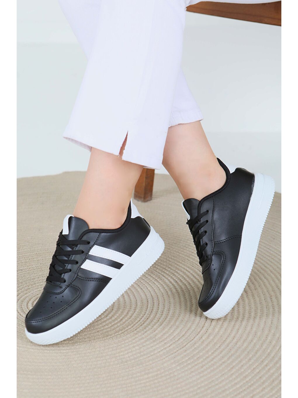 Kadın Siyah Beyaz Spor Ayakkabı - 27474-1