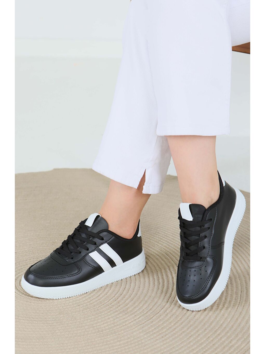 Kadın Siyah Beyaz Spor Ayakkabı - 27474-2