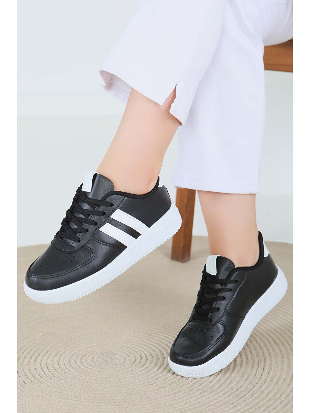 Kadın Siyah Beyaz Spor Ayakkabı - 27474-3