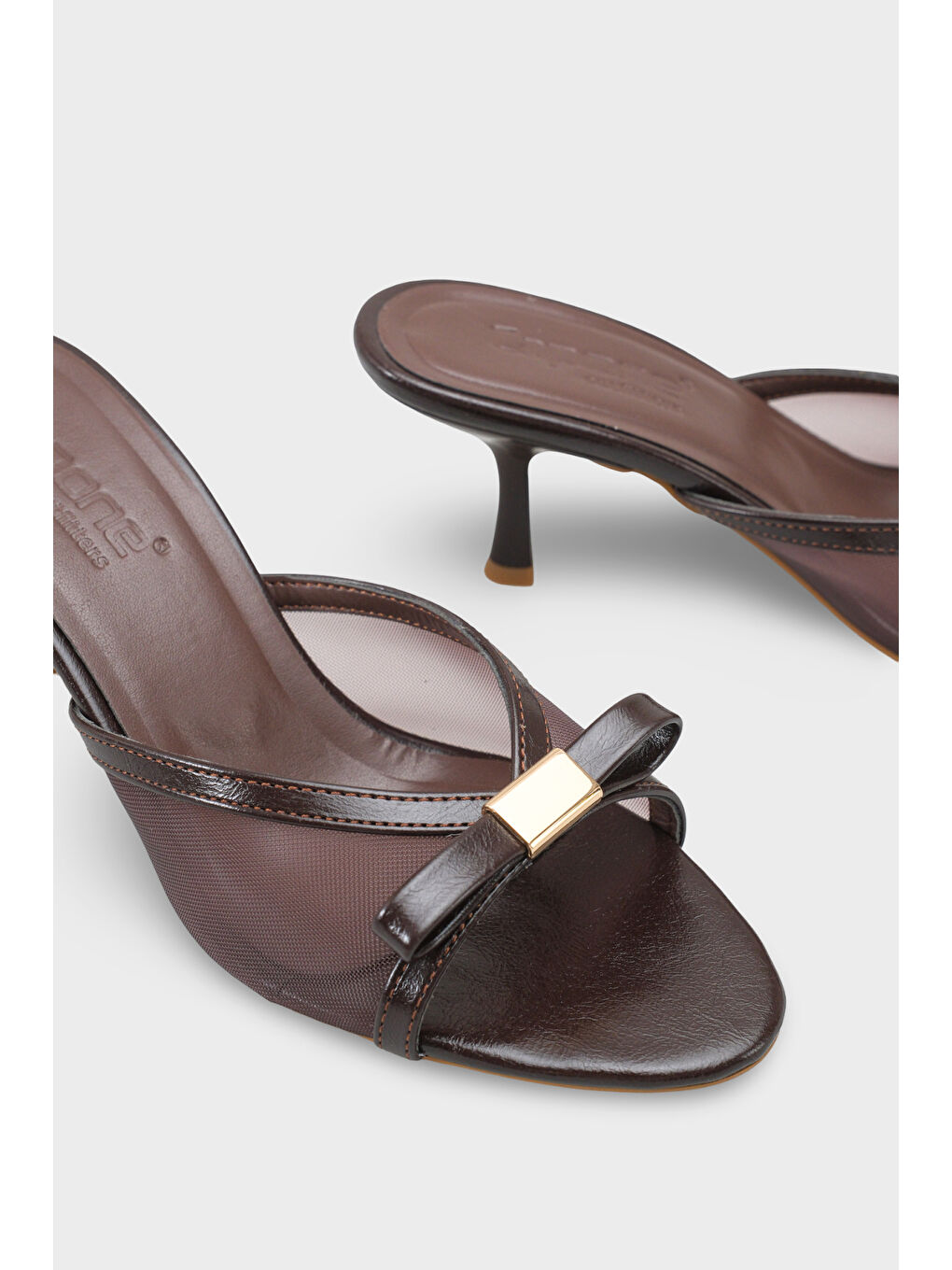 Kahverengi Robbi Sivri Burunlu Fileli Fiyonklu Orta Topuklu Kadın Terlik-3