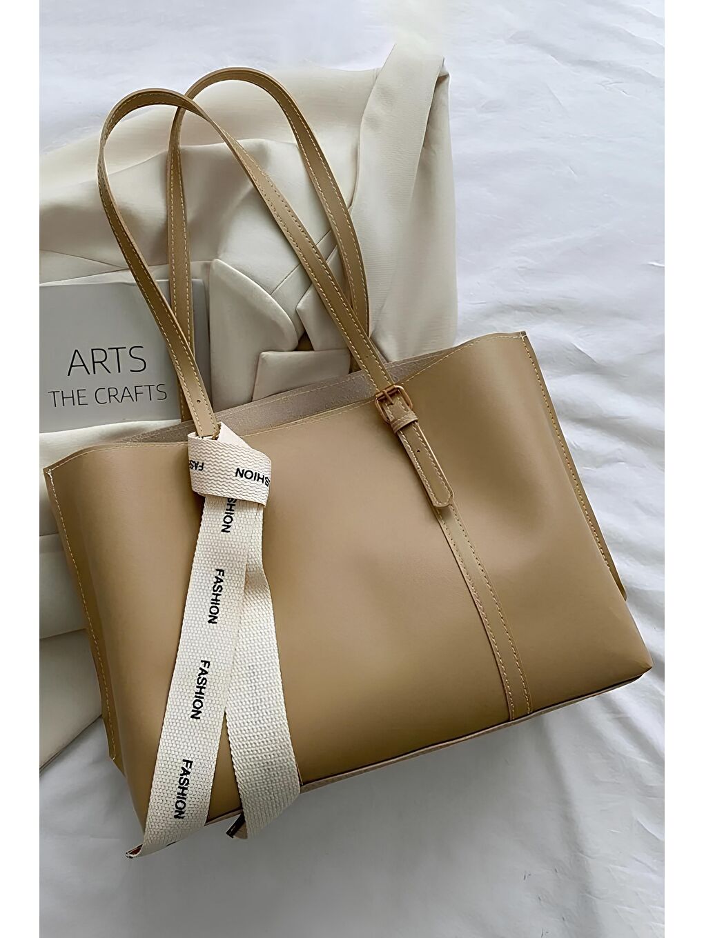 Bej Zariah Fularlı Büyük Boy Kadın Omuz Çantası BP-4833O