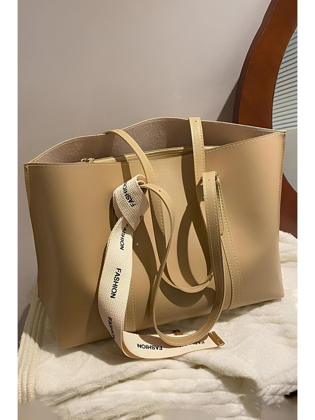 Bej Zariah Fularlı Büyük Boy Kadın Omuz Çantası BP-4833O-1