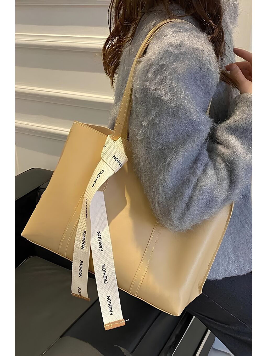 Bej Zariah Fularlı Büyük Boy Kadın Omuz Çantası BP-4833O-2