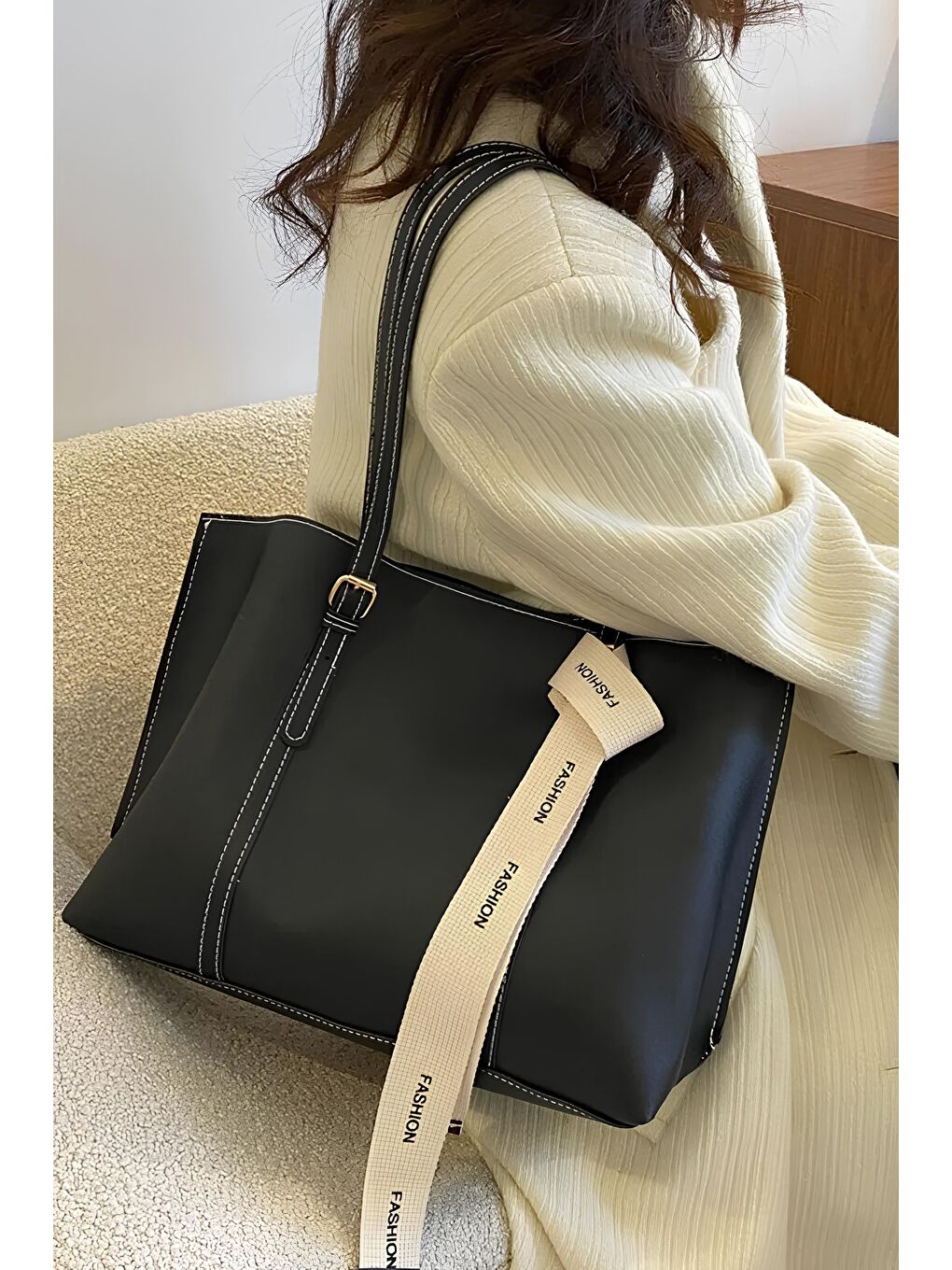 Siyah Zariah Fularlı Büyük Boy Kadın Omuz Çantası BP-4833O