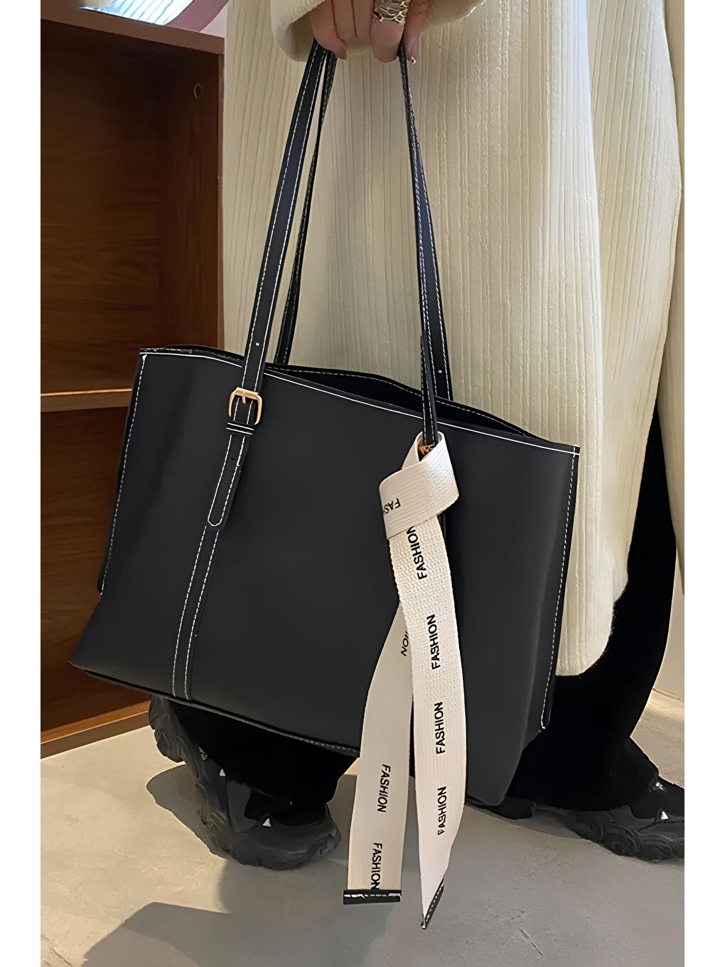 Siyah Zariah Fularlı Büyük Boy Kadın Omuz Çantası BP-4833O-3