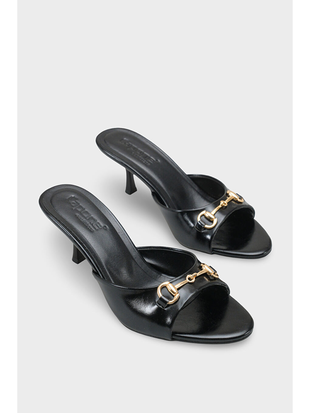 Siyah Irena Sivri Burunlu Metal Tokalı Orta Topuklu Kadın Terlik-1