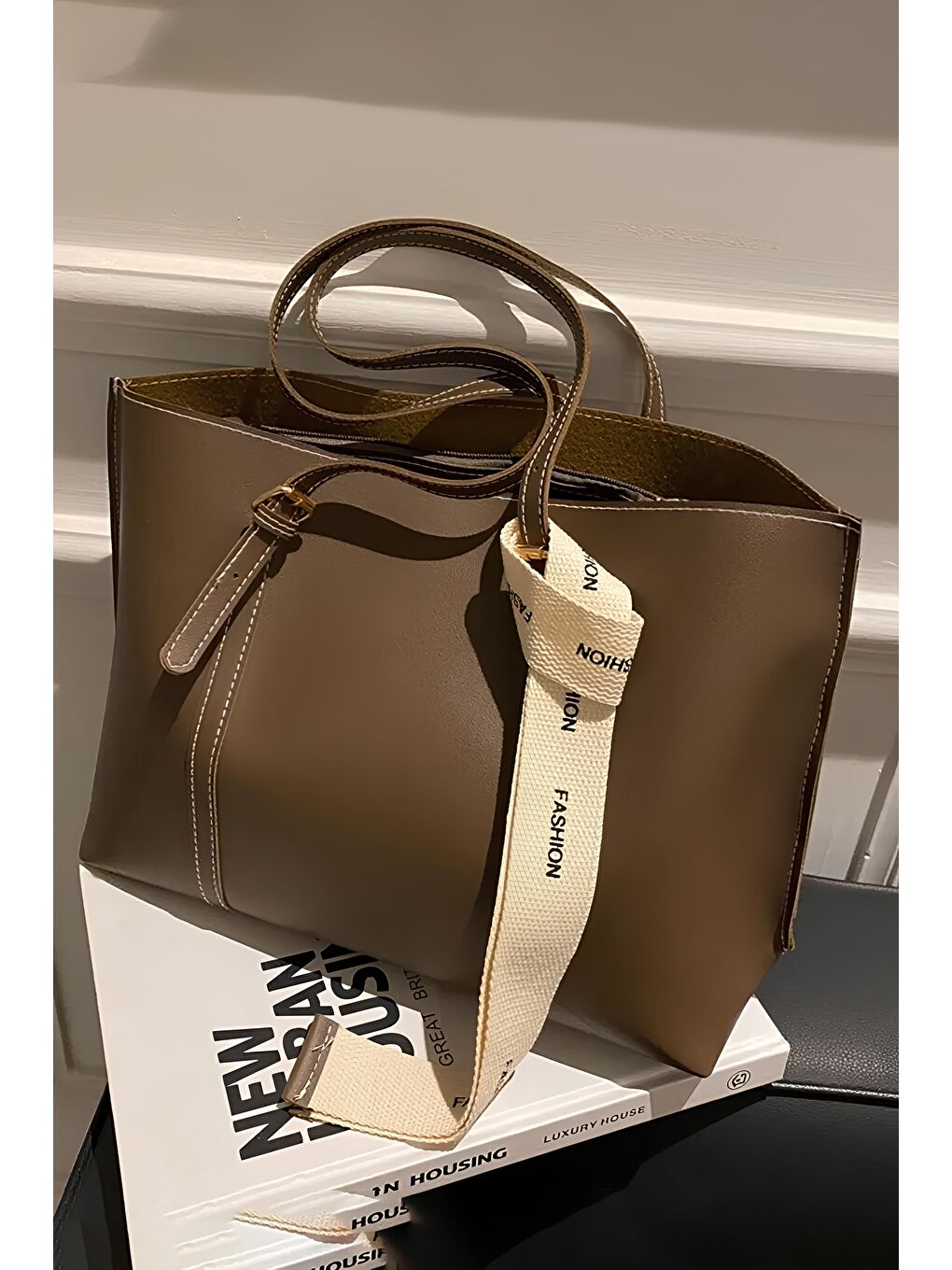 Kahverengi Zariah Fularlı Büyük Boy Kadın Omuz Çantası BP-4833O-2