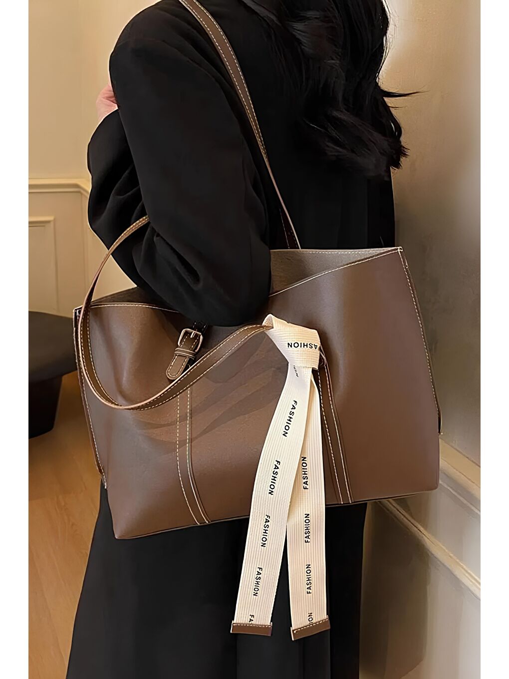 Kahverengi Zariah Fularlı Büyük Boy Kadın Omuz Çantası BP-4833O-4