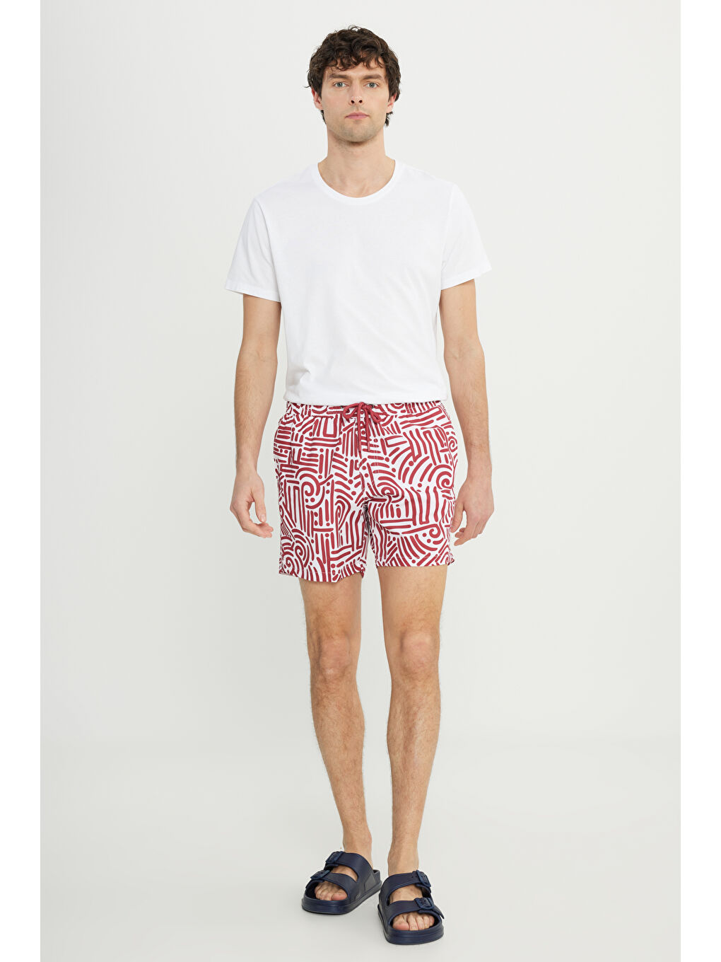 Erkek Beyaz Kırmızı Standart Fit Normal Kesim Cepli Hızlı Kuruyan Desenli Mayo Deniz Şortu-2