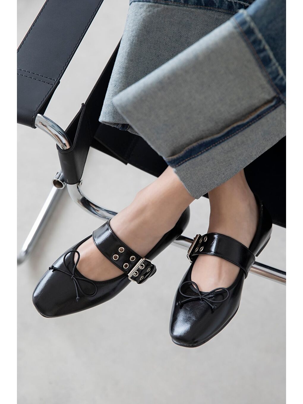 Faye Kadın Kemer Detay Kırışık Deri Babet Siyah