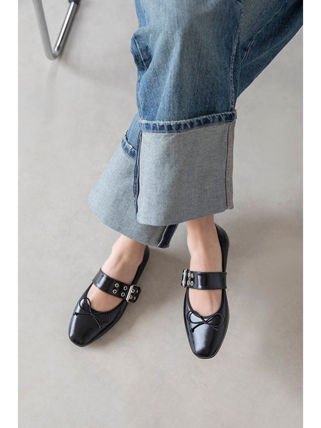 Faye Kadın Kemer Detay Kırışık Deri Babet Siyah-1