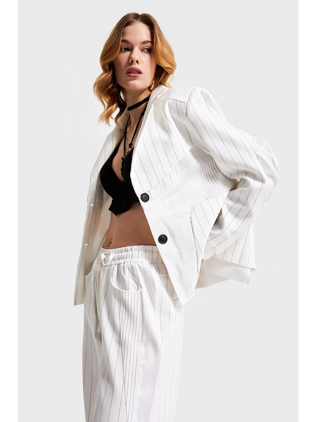 Kadın Beyaz Çizgili Renk Kruvaze Tasarım Ceket-4