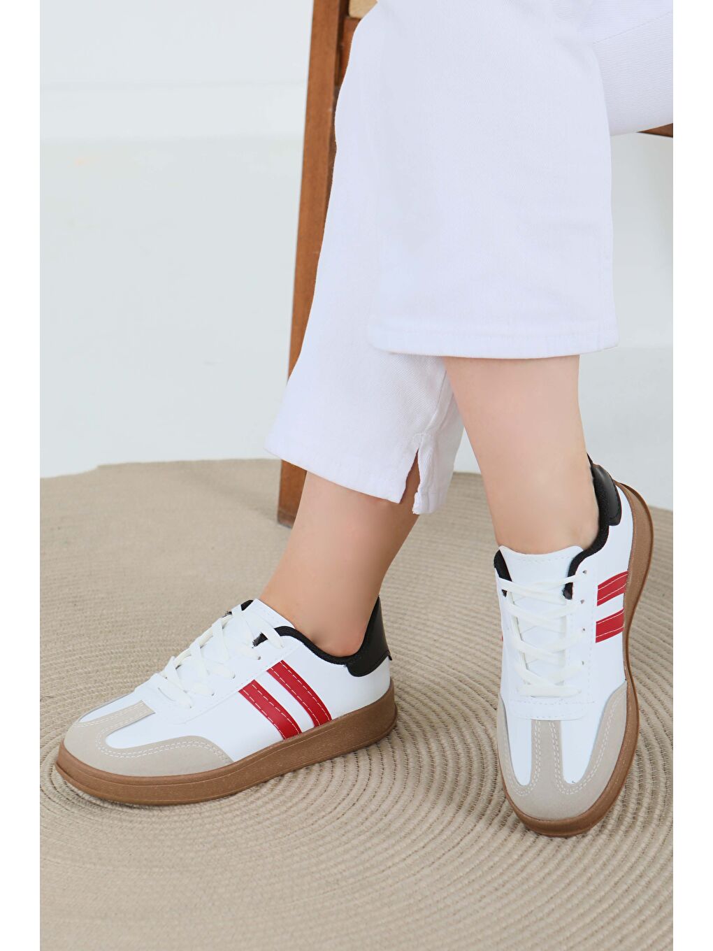 Kadın Beyaz Kirmizi Süet Detaylı Ayakkabı - 27480-1
