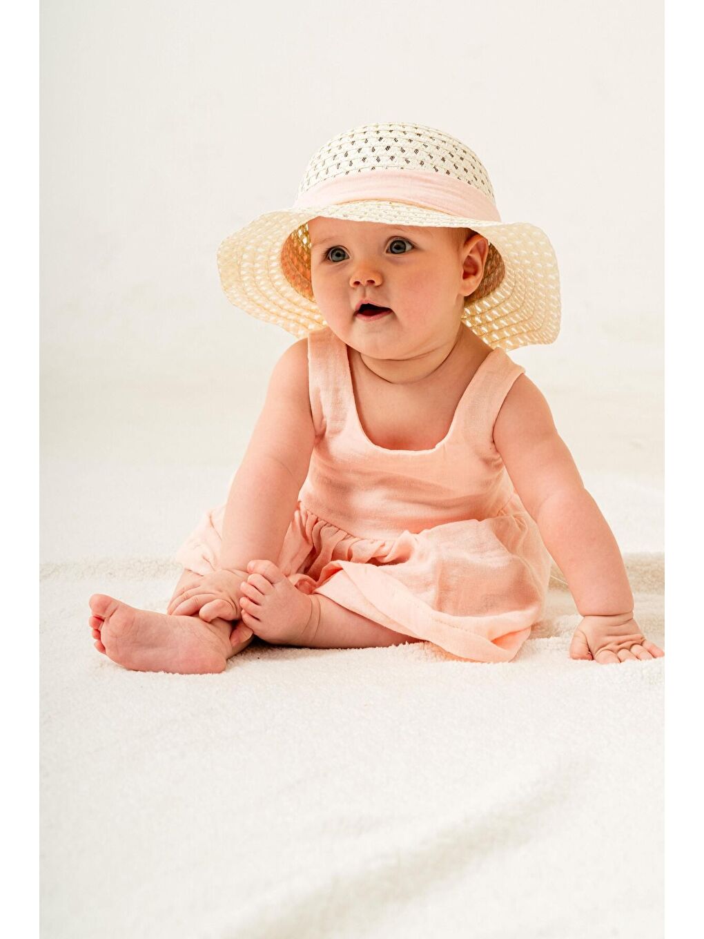 Fuşya Tatlı Müslin Şapkalı Fiyonklu Kız Bebek Elbisesi-1