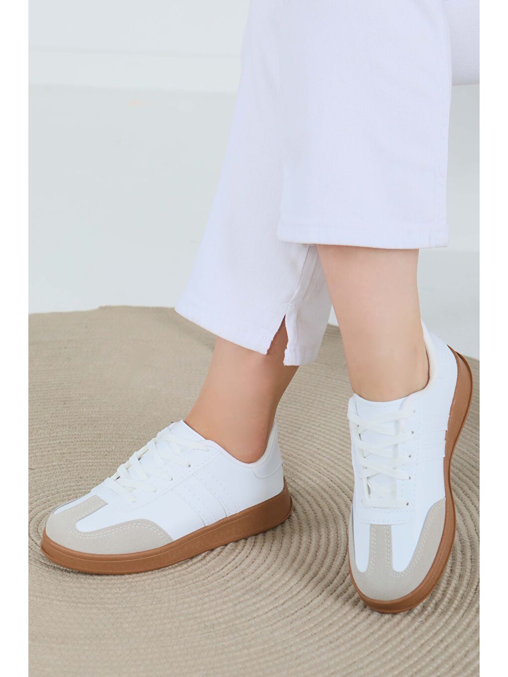 Kadın Beyaz Süet Detaylı Ayakkabı - 27480-7