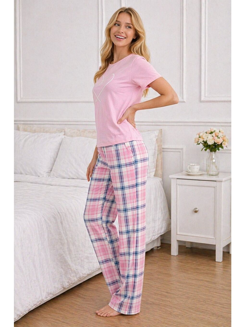 Kalp Baskılı Kadın Uzun Pijama Takımı – Pembe T-Shirt & Ekose Desenli Rahat Alt-1