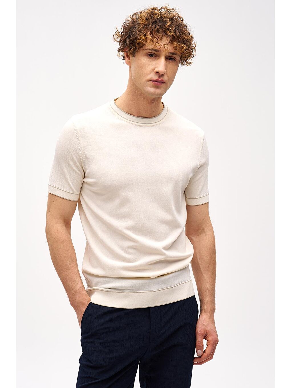 Ekru Krem Dar Kalıp Bisiklet Yaka Düz Kısa Kollu Triko Tişört