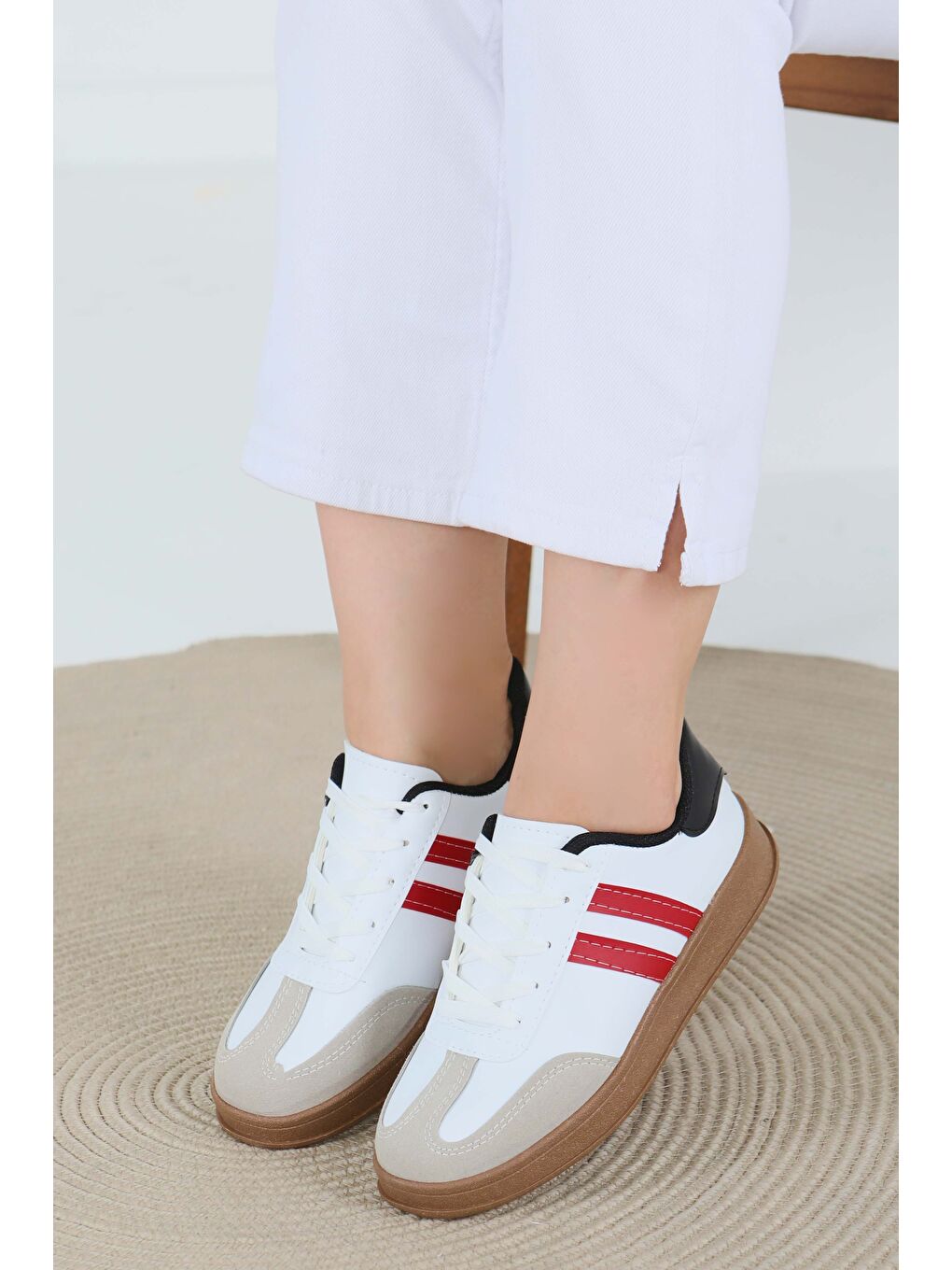 Kadın Beyaz Kirmizi Süet Detaylı Ayakkabı - 27480-2