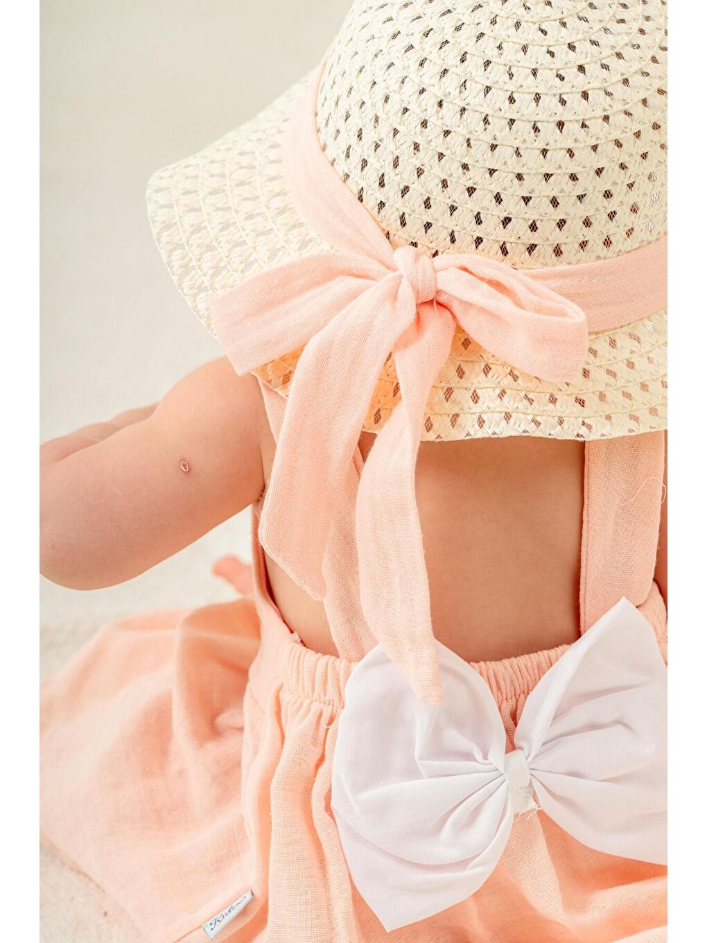 Fuşya Tatlı Müslin Şapkalı Fiyonklu Kız Bebek Elbisesi-3