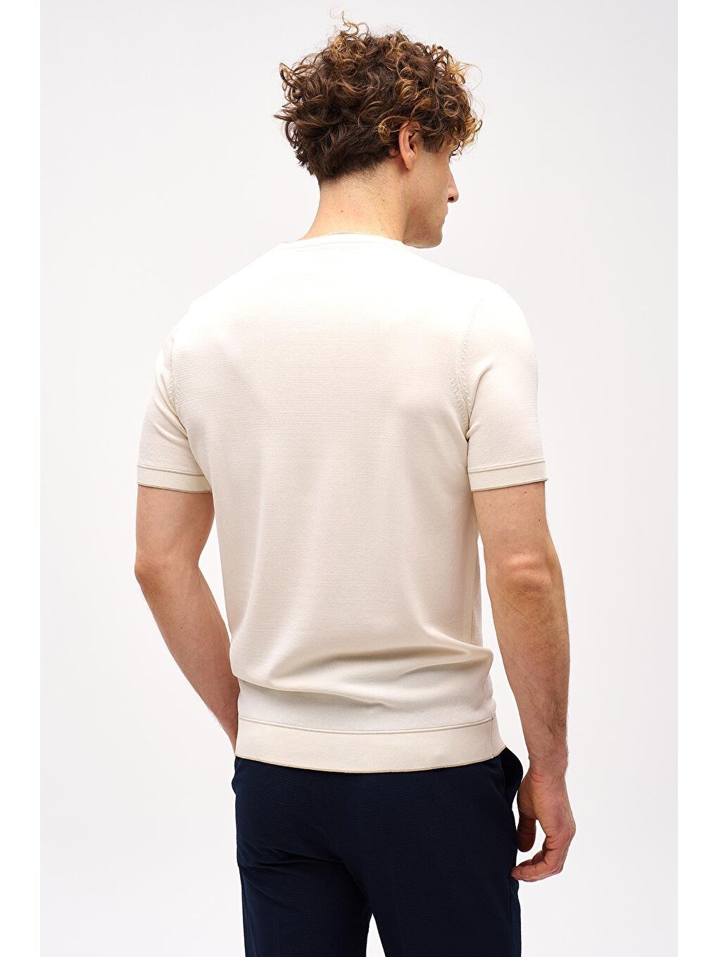 Ekru Krem Dar Kalıp Bisiklet Yaka Düz Kısa Kollu Triko Tişört-4