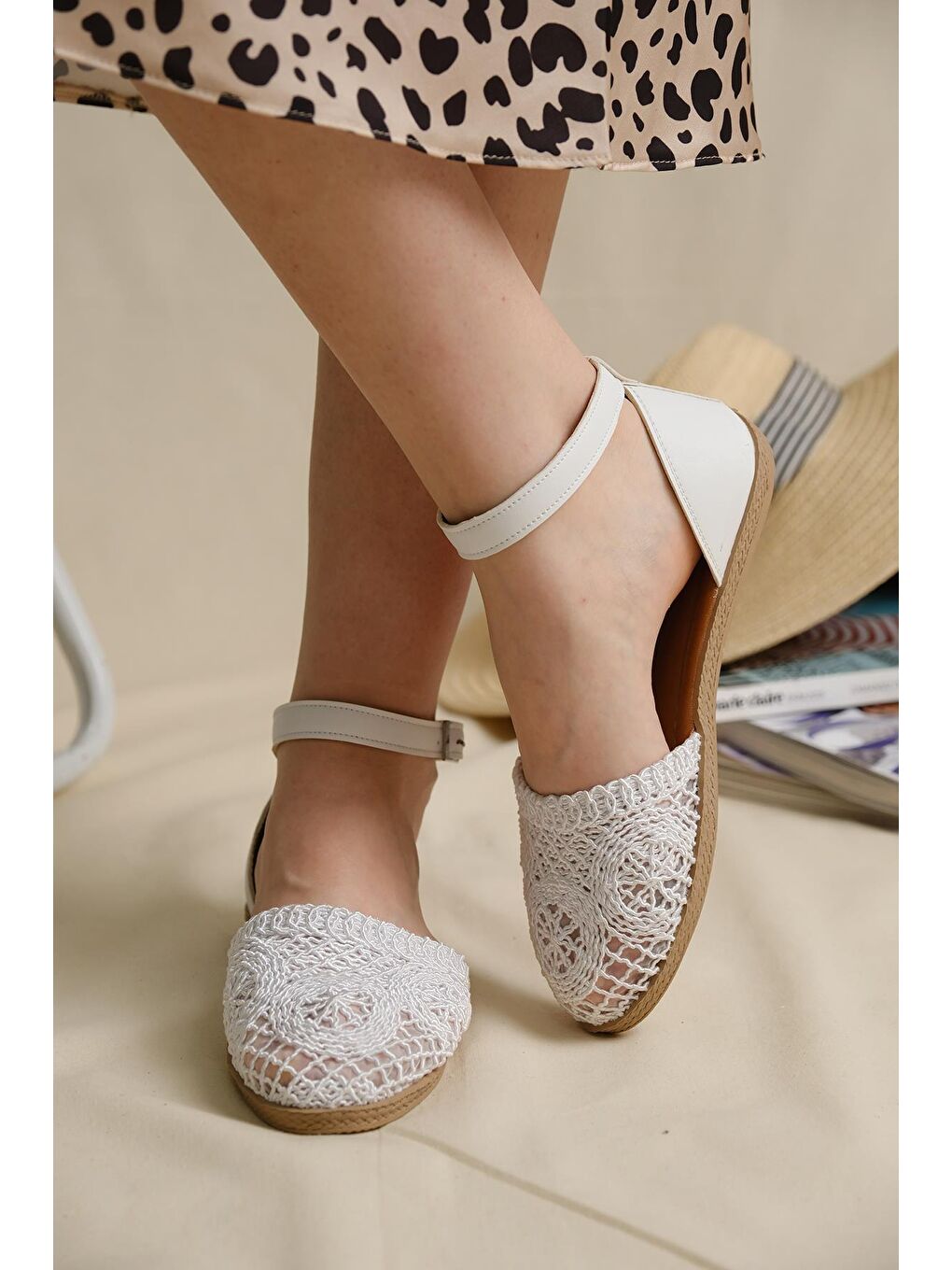 Beyaz Flr Dantel Motifli Kadın Sandalet-3