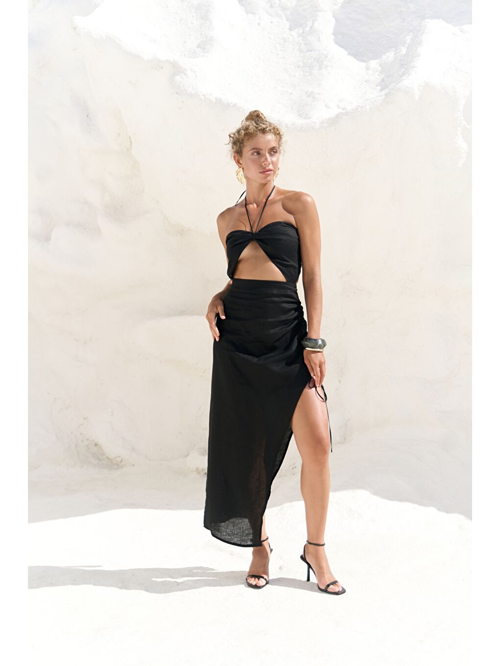 Abrossa Boyundan Bağcıklı Asimetrik Siyah Keten Elbise-1