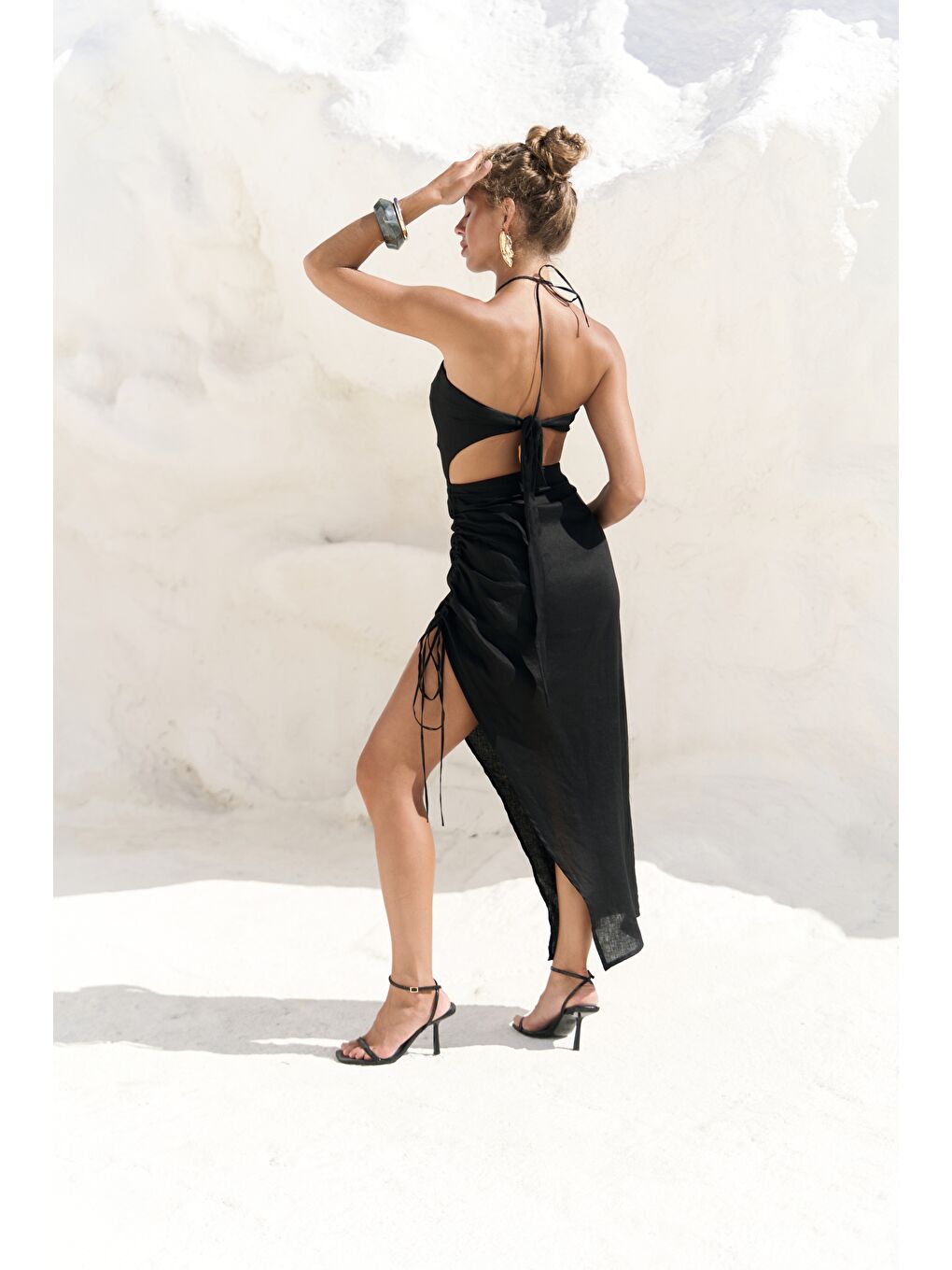 Abrossa Boyundan Bağcıklı Asimetrik Siyah Keten Elbise-3