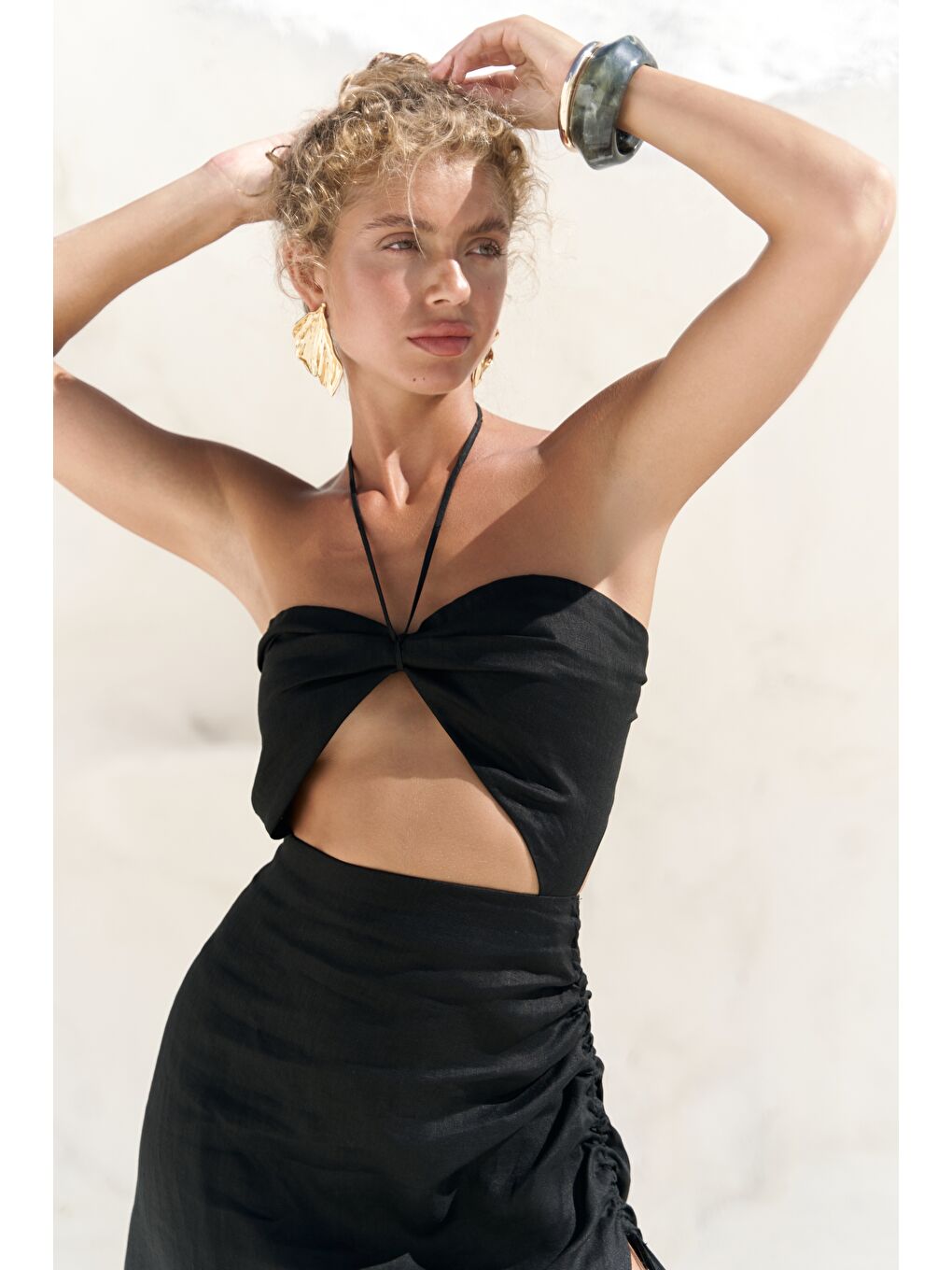 Abrossa Boyundan Bağcıklı Asimetrik Siyah Keten Elbise-4