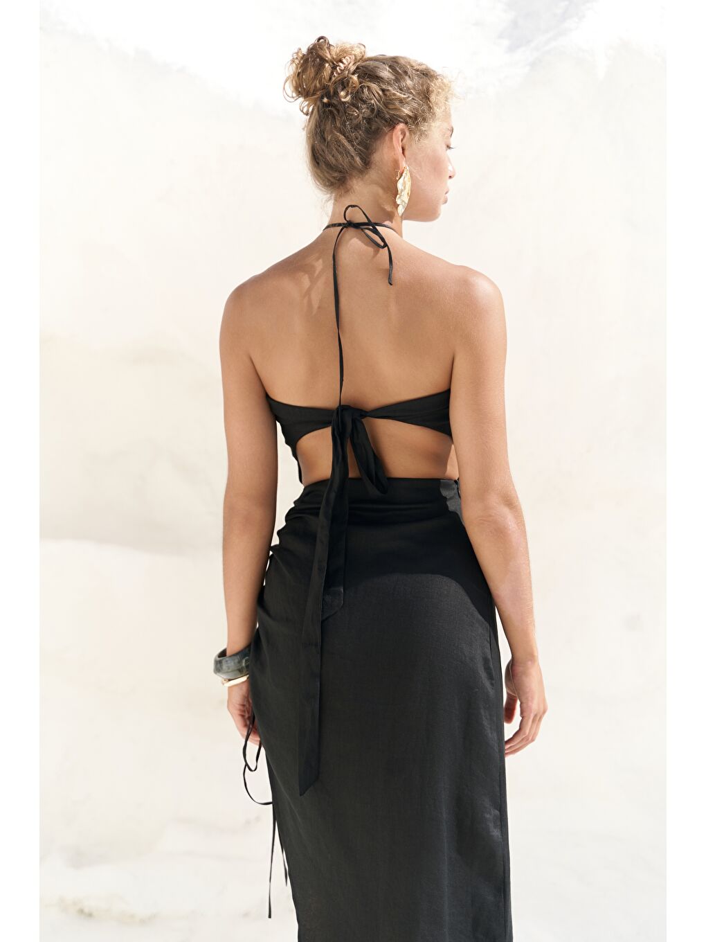 Abrossa Boyundan Bağcıklı Asimetrik Siyah Keten Elbise-5