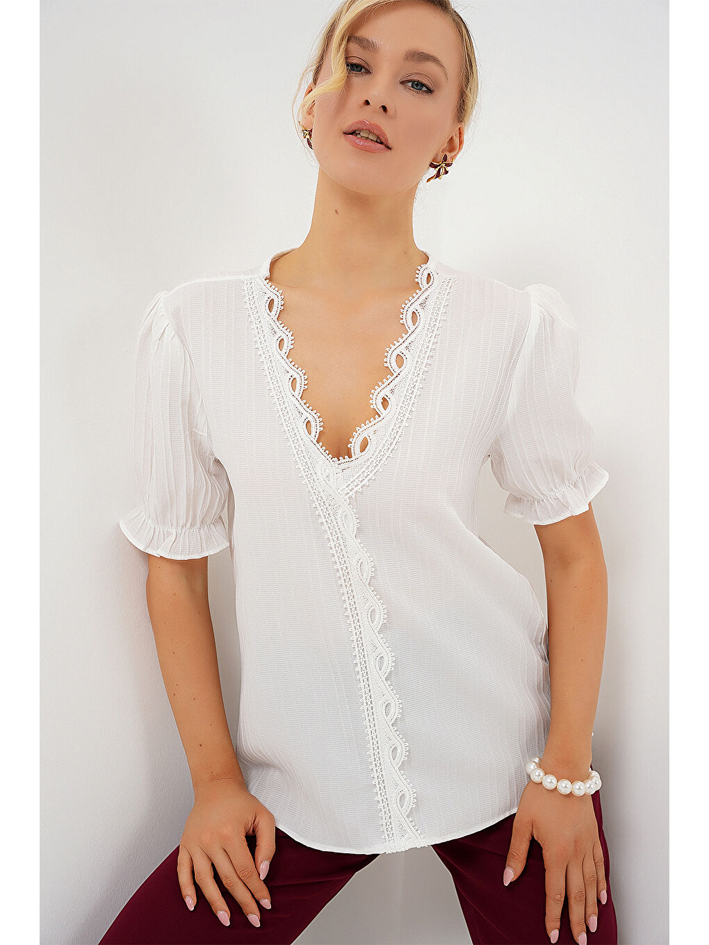 Kadın V Yaka Dantelli Bluz 956 - Beyaz-3