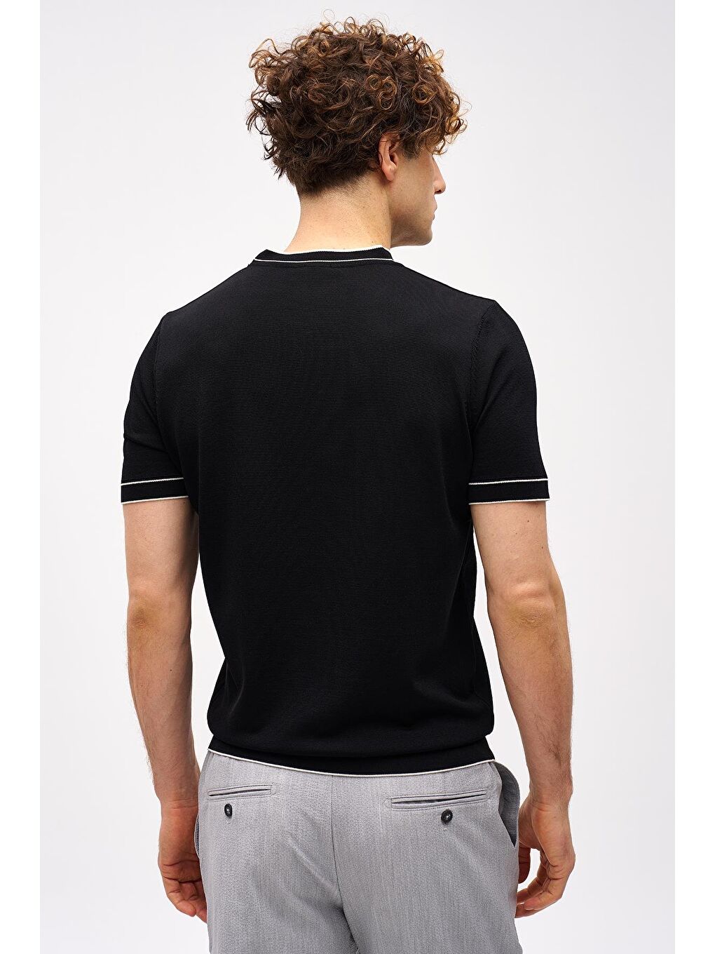 Siyah Dar Kalıp Bisiklet Yaka Düz Kısa Kollu Triko Tişört-5