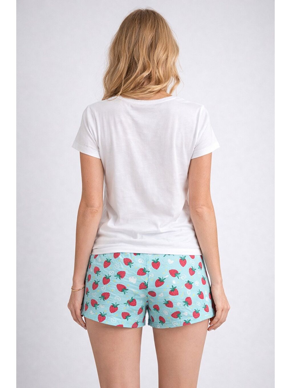 Beyaz Çilek Baskılı Kadın Şortlu Pijama Takımı – “Life is Sweet” Baskılı Yazlık Rahat Ev Giyimi-1