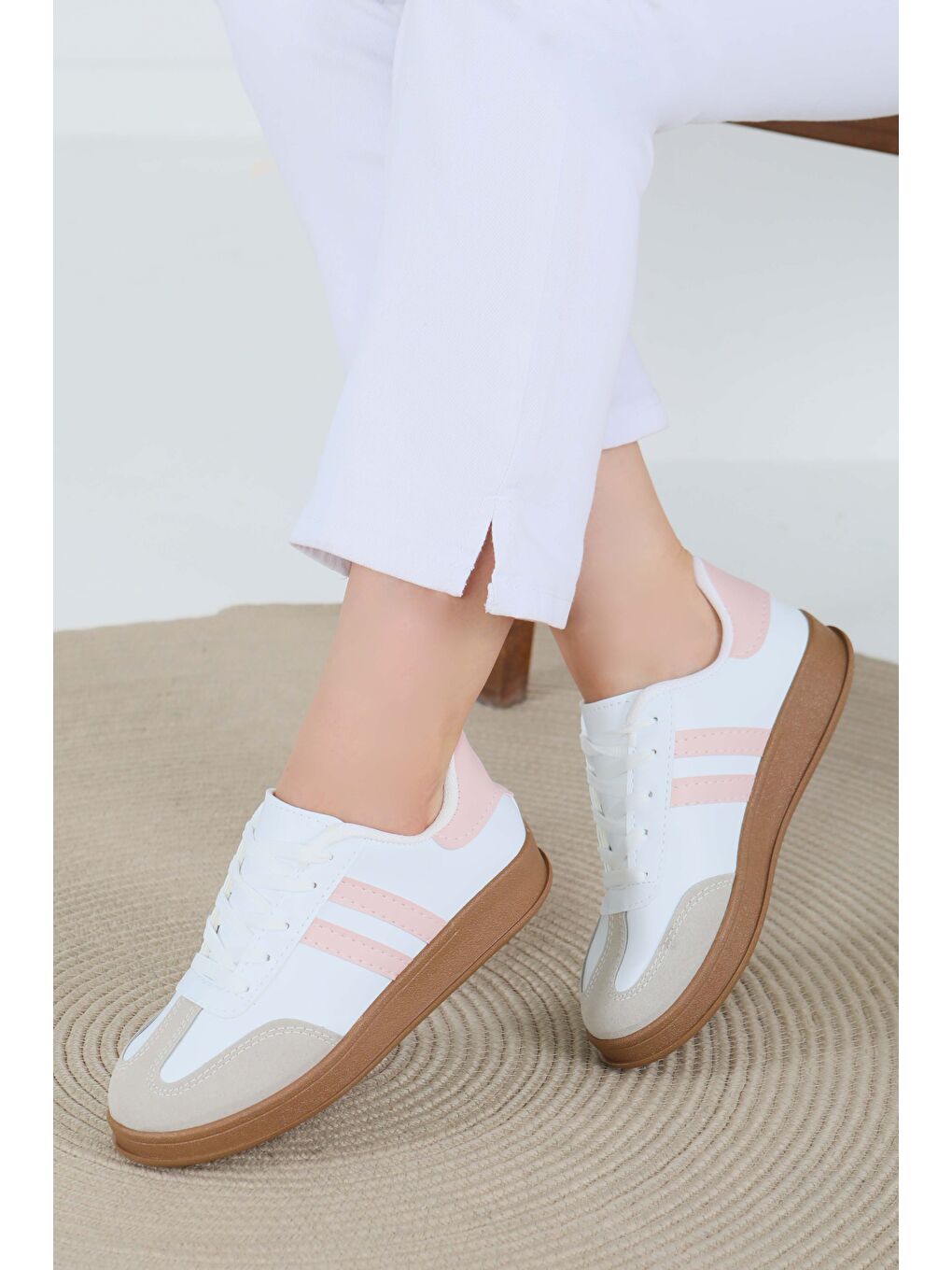Kadın Beyaz Pembe Süet Detaylı Ayakkabı - 27480-1