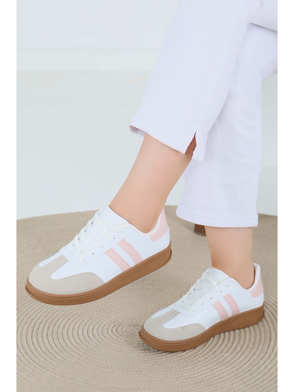 Kadın Beyaz Pembe Süet Detaylı Ayakkabı - 27480-2