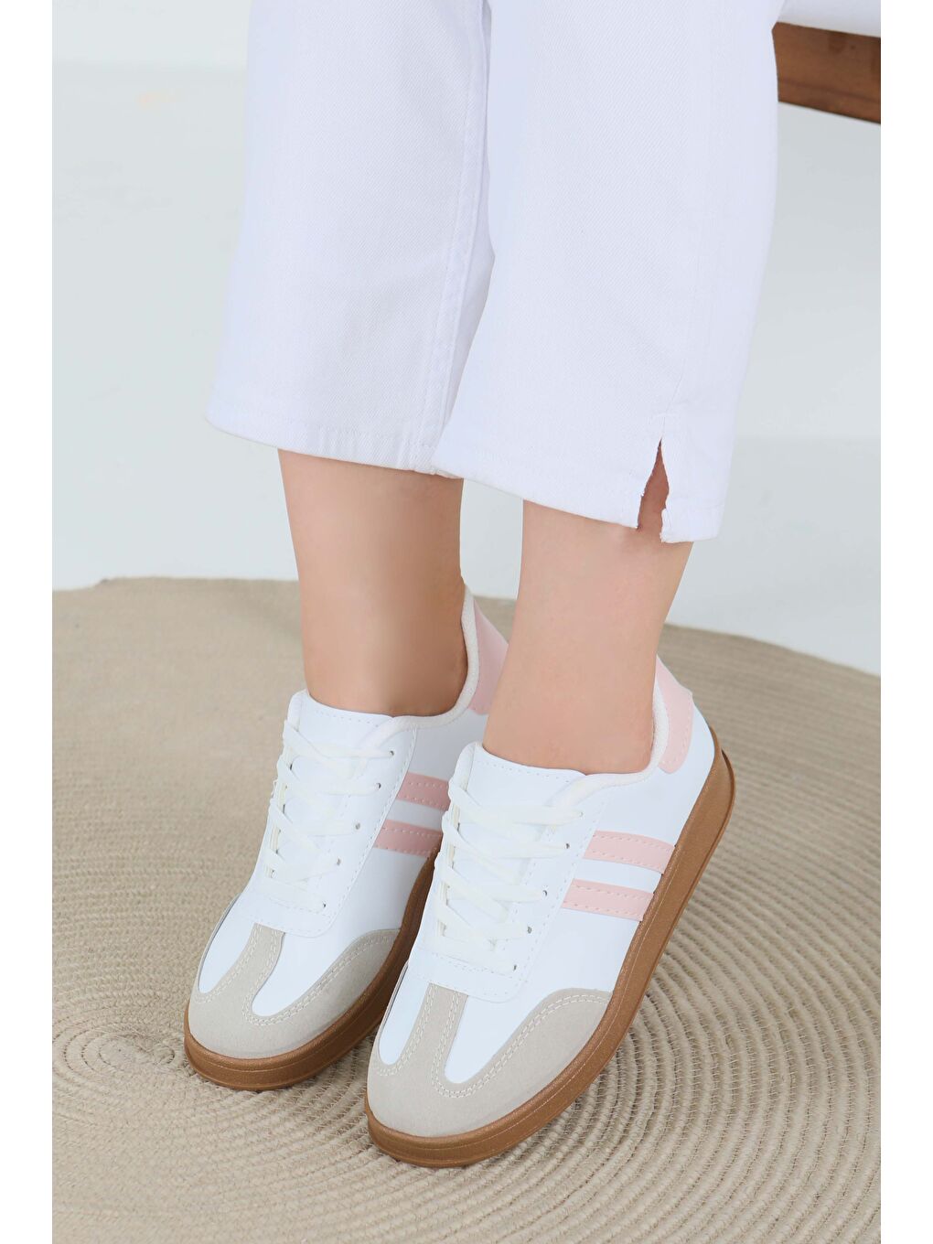 Kadın Beyaz Pembe Süet Detaylı Ayakkabı - 27480-3