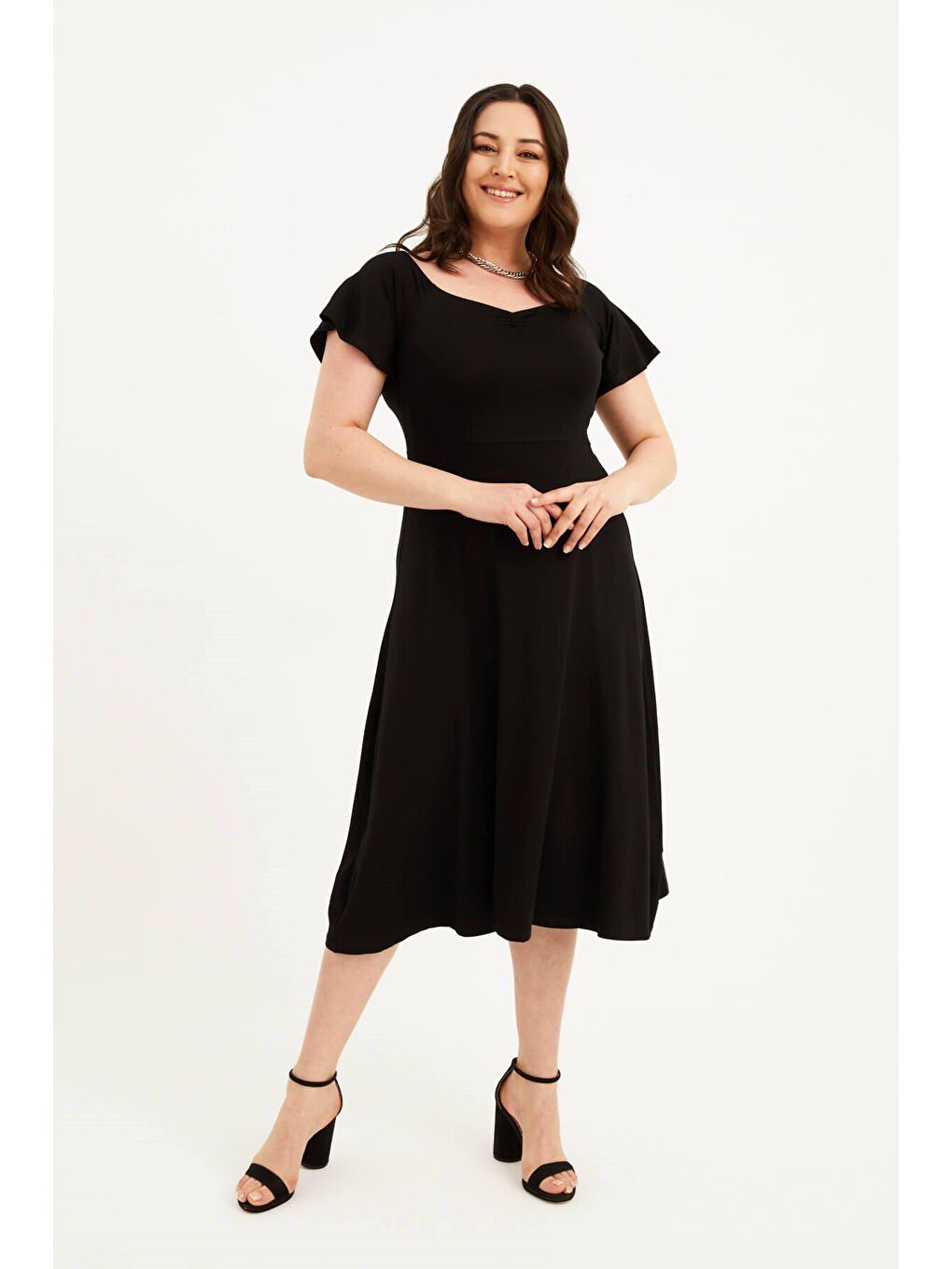 Siyah Damla Yaka Uzun Elbise