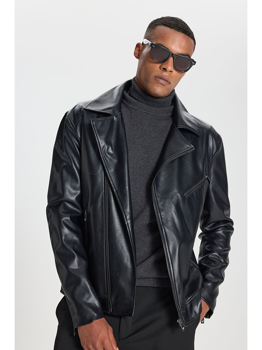 Erkek Siyah Standart Fit Normal Kesim Dik Yaka Mont-1