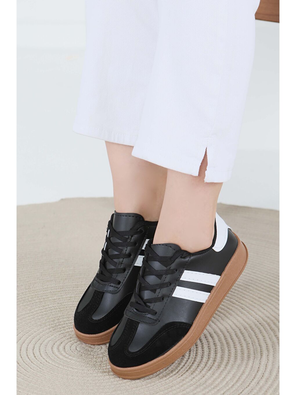 Kadın Siyah Beyaz Süet Detaylı Ayakkabı - 27480-2