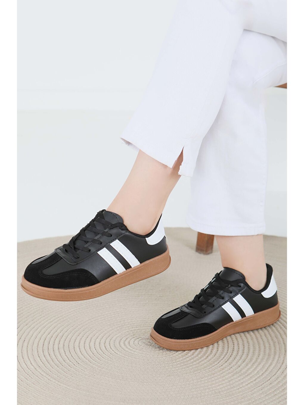 Kadın Siyah Beyaz Süet Detaylı Ayakkabı - 27480-3