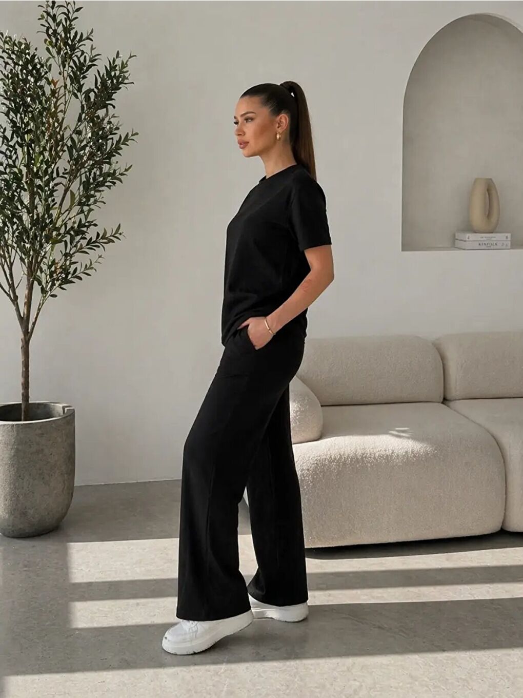 Minimal Siyah İkili Takım – Rahat Kesim Basic Tişört & Bol Paça Pantolon-1