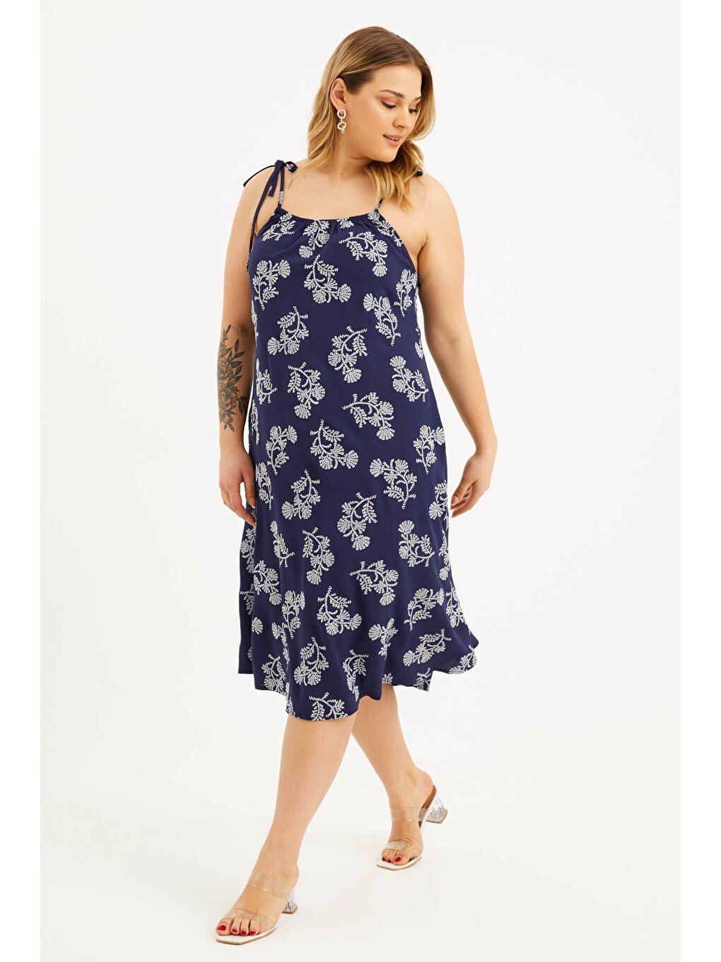 Lacivert Bağlama Detaylı Yakası Büzgülü Elbise