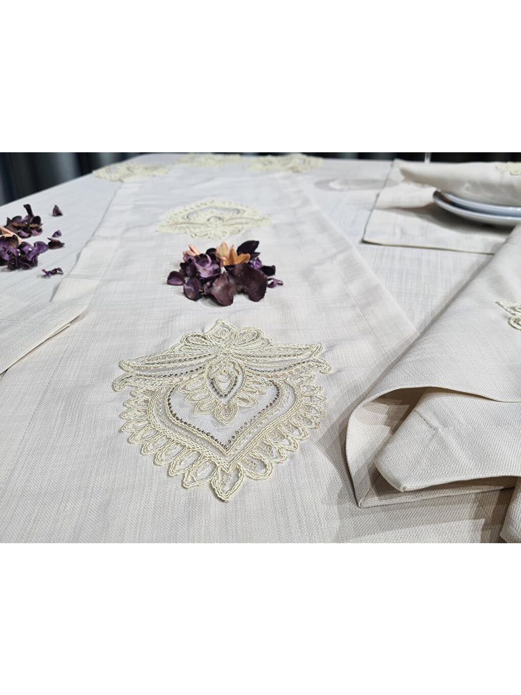 Kahverengi Fransız Dantelli El İşi Beta 34 Parça Amerikan Servis Seti Cappucino-2