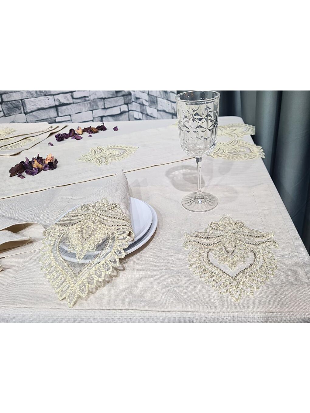 Kahverengi Fransız Dantelli El İşi Beta 34 Parça Amerikan Servis Seti Cappucino-6