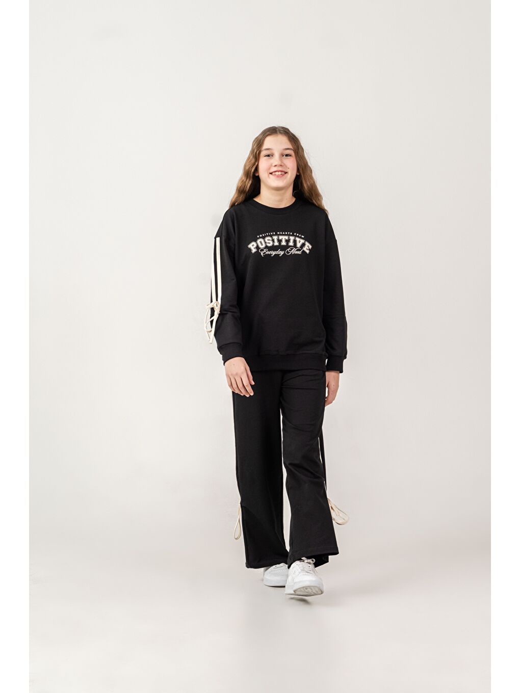 Siyah Positive Baskılı Üst Kollar Biyeli Alt Biyeli Kız Çocuk Şort - Tişört Takımı