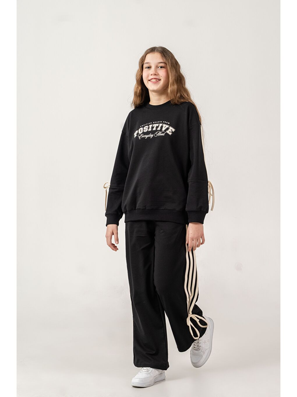 Siyah Positive Baskılı Üst Kollar Biyeli Alt Biyeli Kız Çocuk Şort - Tişört Takımı-2