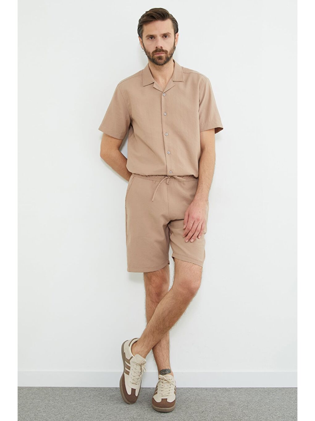 Bej Beli Bağlamalı Cepli Regular Fit Şort-2