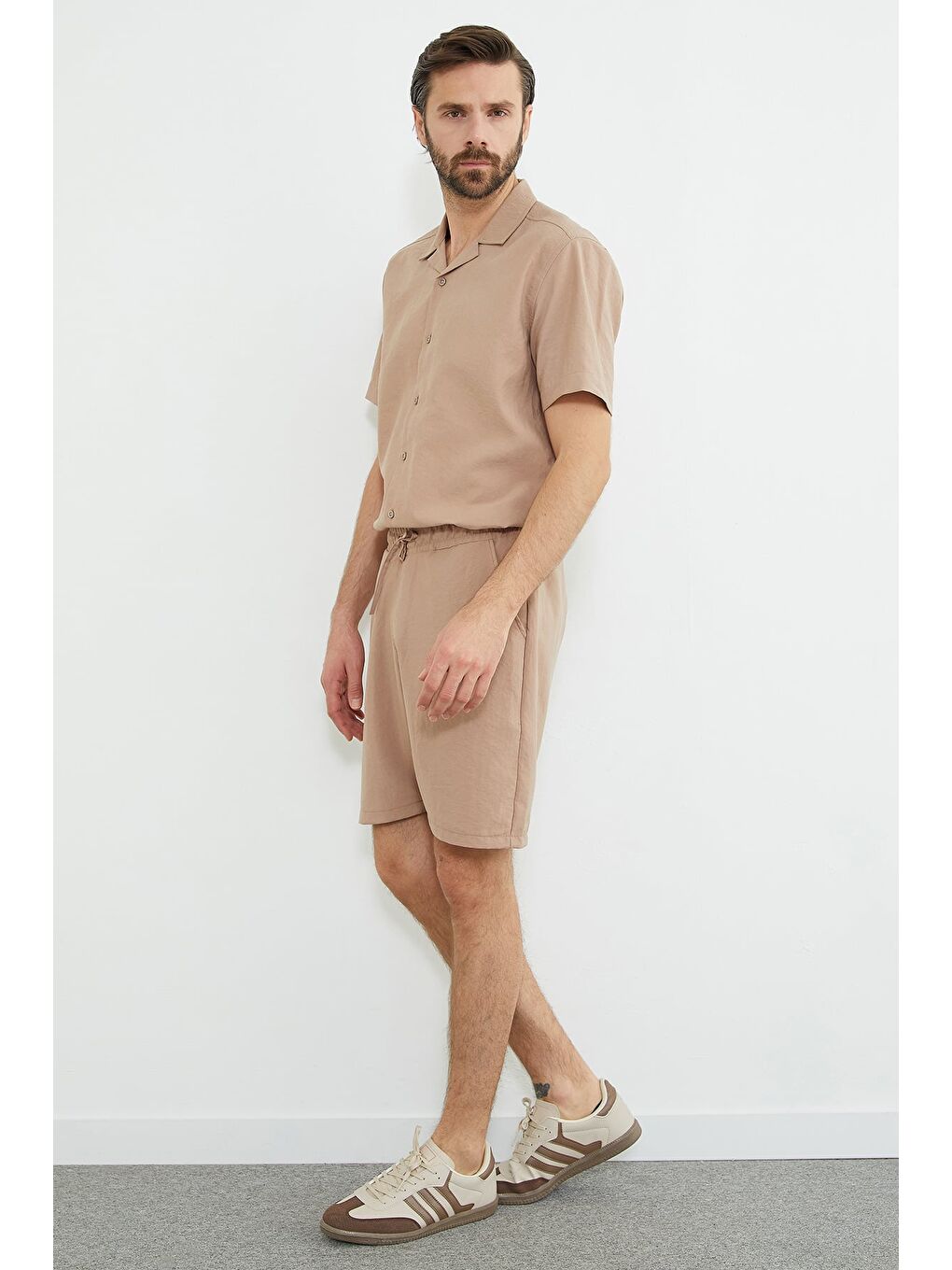 Bej Beli Bağlamalı Cepli Regular Fit Şort-3
