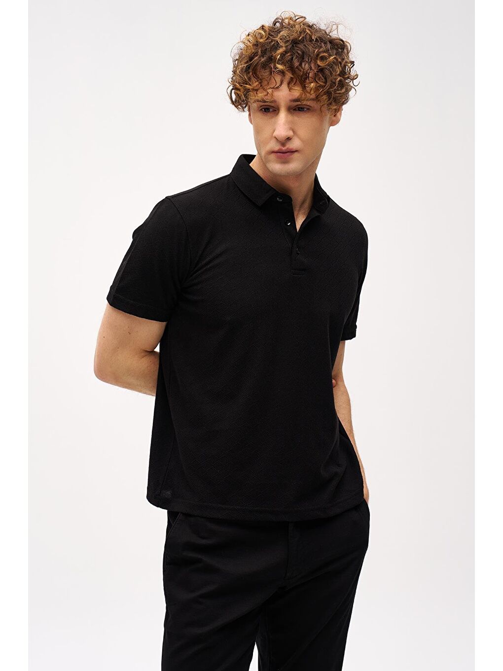 Siyah Slim Fit Dar Kalıp Fermuarlı Polo Yaka Desenli Kısa Kollu  Tişört-2