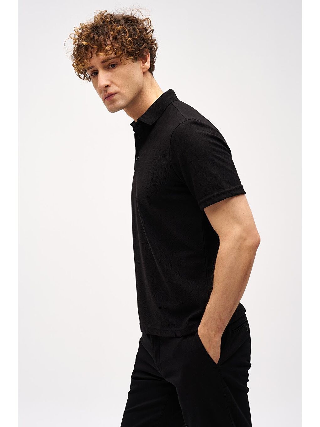 Siyah Slim Fit Dar Kalıp Fermuarlı Polo Yaka Desenli Kısa Kollu  Tişört-3