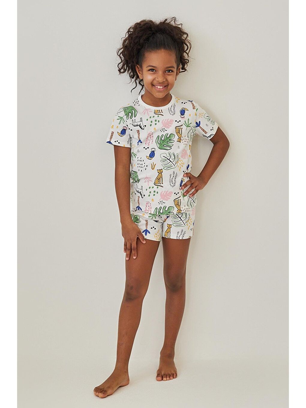 Kız Çocuk Safari Desenli Şortlu Pijama Takımı Ekru